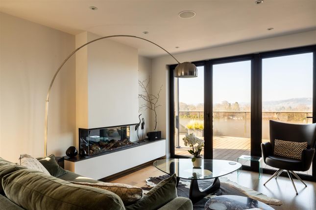 Maison du Ciel, 5, Orewell Gardens, Reigate photo 4