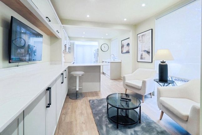 Room 4, 14, Wellington Road, Hertfordshire photo 4