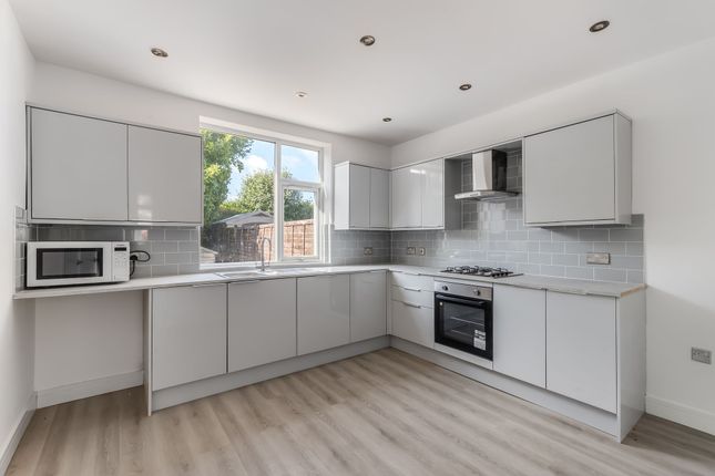 1 Royd Avenue, Bingley photo 3