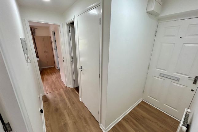 Flat for sale in Peregrin Road, Waltham Abbey