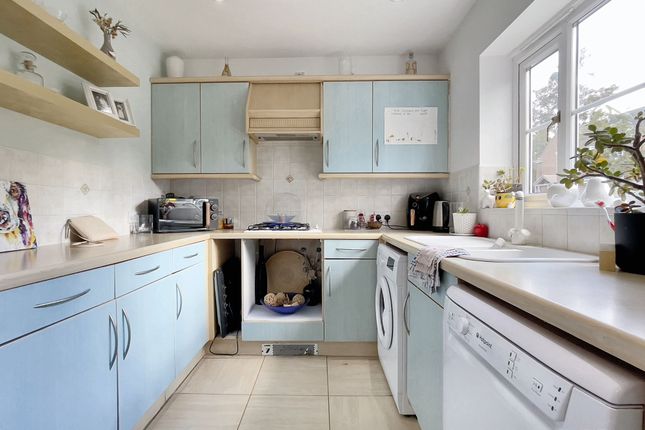 18 Merlin Close, Leicester photo 2
