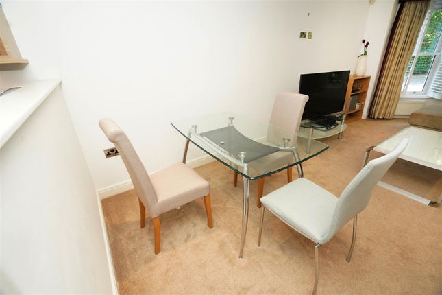 8 Bloomfield, Markland Hill, Bolton photo 4