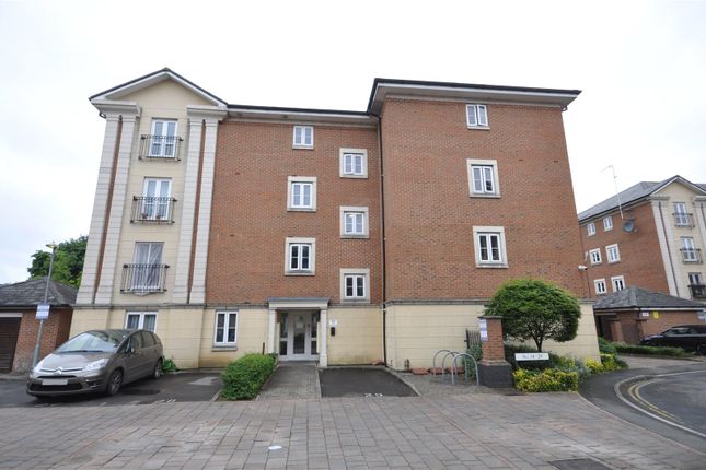 Thumbnail Flat for sale in Brunel Crescent, Swindon, Wiltshire