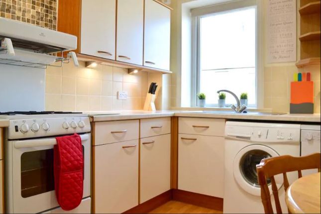 Flat to rent in Chessels Court, Old Town