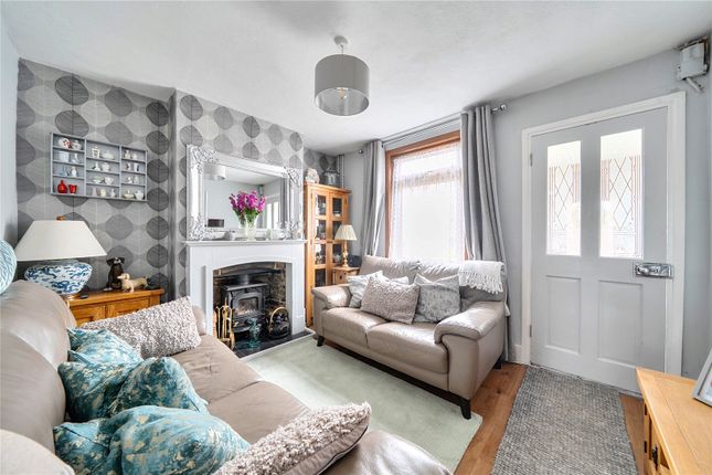 4, Grove Road, Rochester photo 2