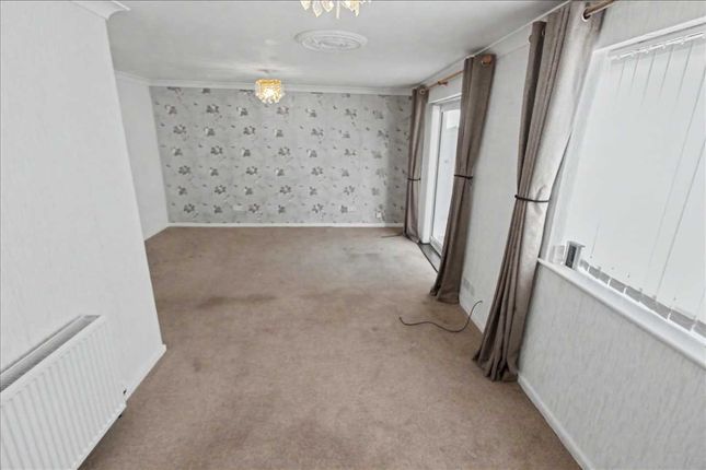 28, Larch Crescent, Nottingham photo 5