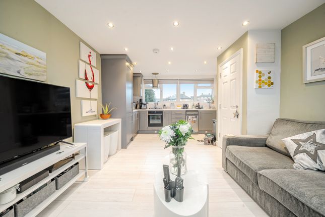 33A,, The Heights, Northolt photo 2