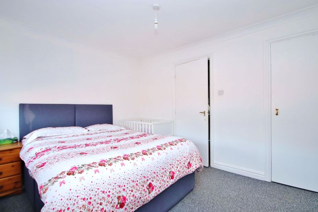 43, Thomas Cribb Mews, London photo 4