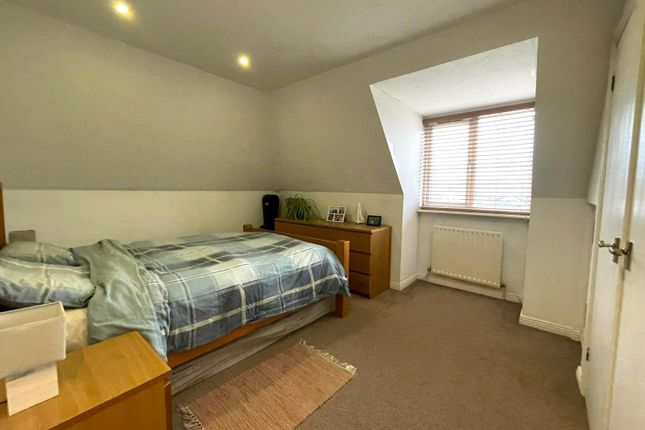 Flat 20, New Poplars Court,, Ash Street, Ash photo 4