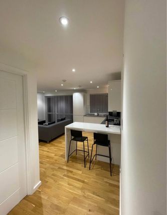 8 bath road, Slough photo 4