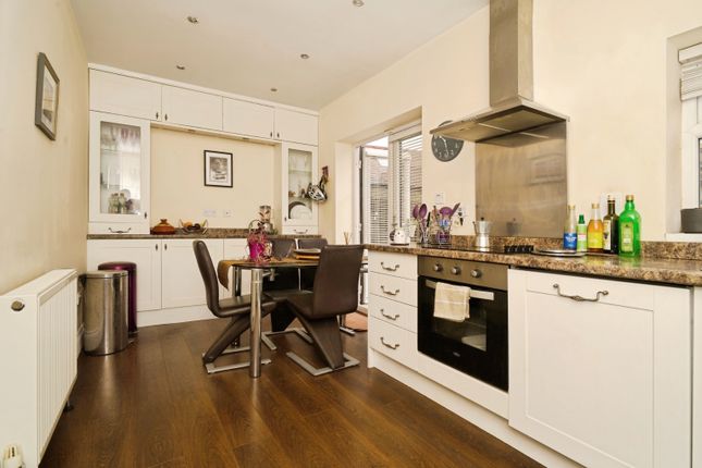 5, Woodside Road, Huddersfield photo 3