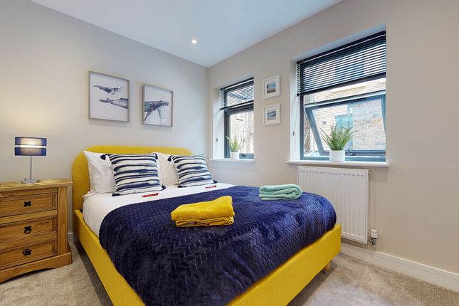 Flat to rent in Railway Street, Chatham