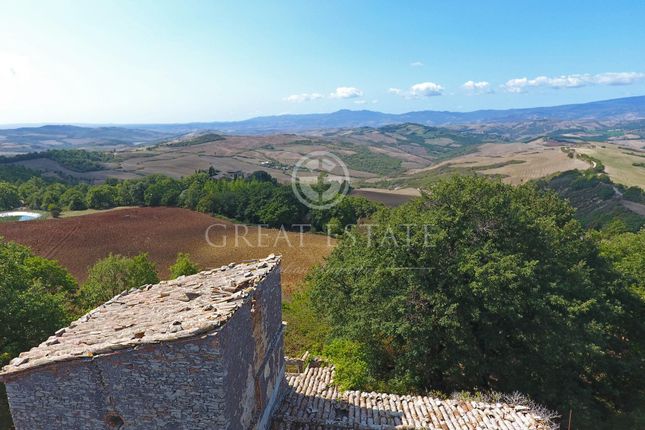 Villa for sale in San Casciano Dei Bagni, Siena, Tuscany