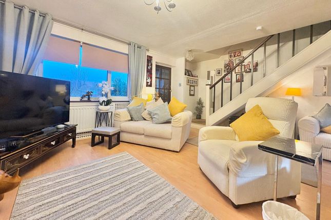 123, Sandy Hill Road, Surrey photo 3