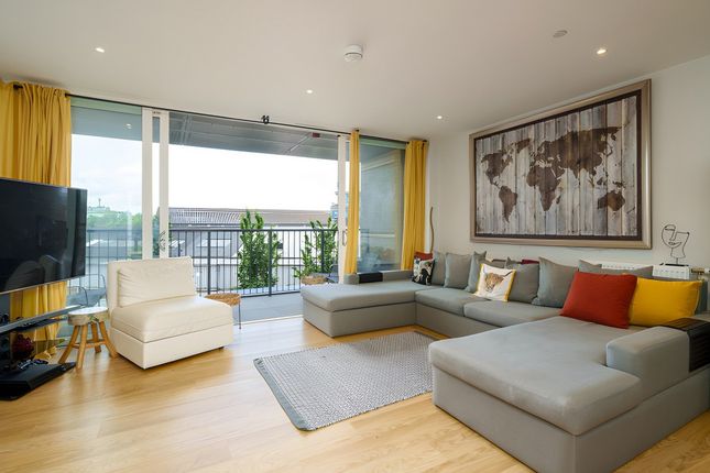 Flat 207, 37, Greyhound Parade, London photo 2