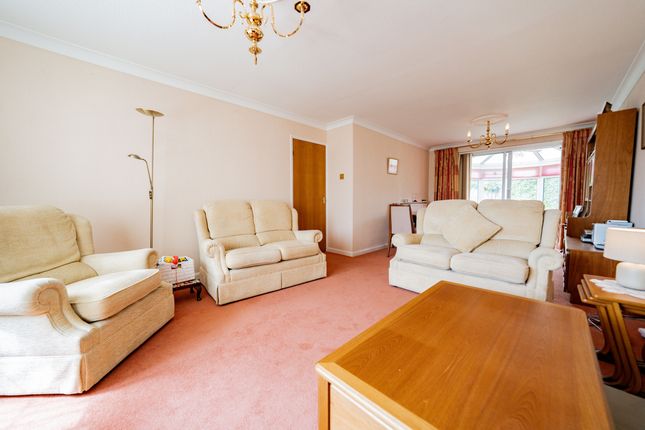 16 Blue Pots Close, Leicester photo 4