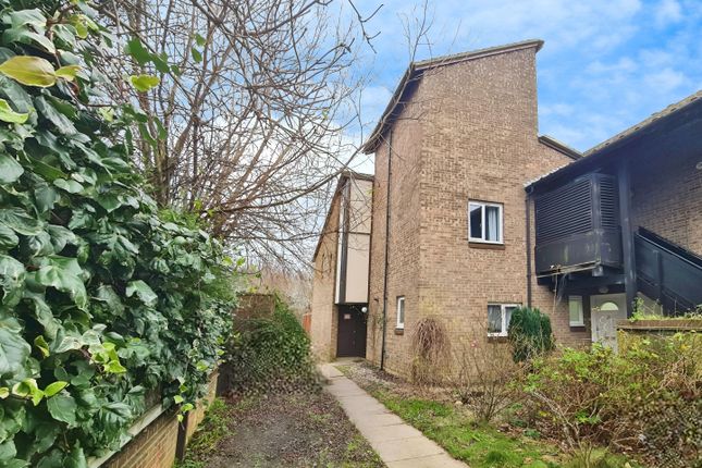 3-bed house on 53, Tranlands Brigg, Milton Keynes, £325,000