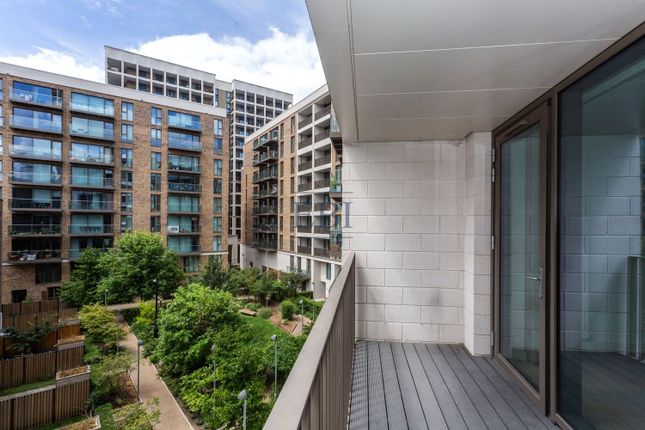 98(L2), Commodore House, Royal Wharf, London photo 4