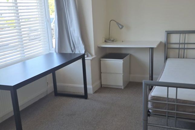 Room 1, 19, Southdown Road, West Sussex photo 2