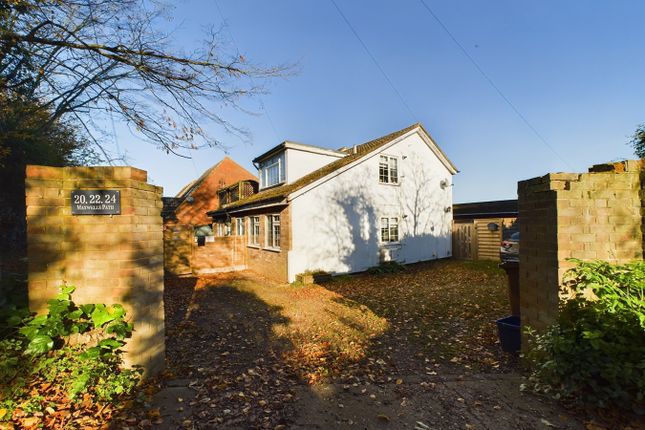 Flat for sale in Maxwells Path, Hitchin