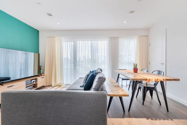 1 Heartwell Avenue, London photo 4