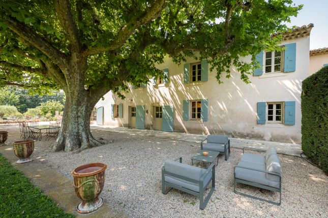 Farmhouse for sale in Cavaillon, Vaucluse, Provence-Alpes-Côte d`Azur, France