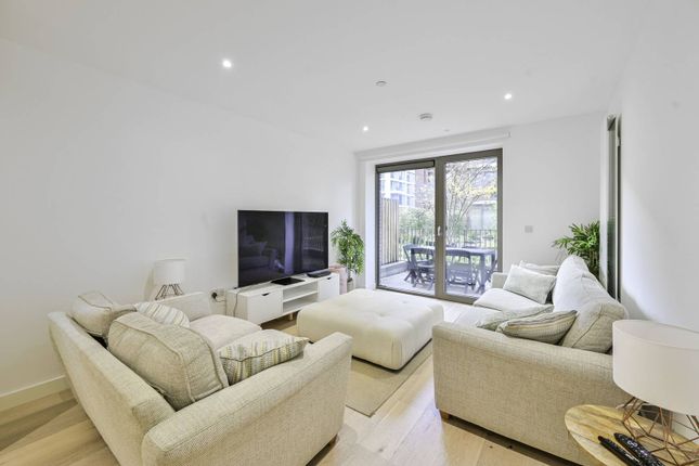 Thumbnail Flat for sale in Royal Crescent Avenue, Silvertown, London