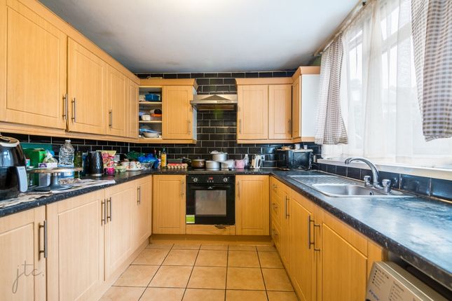 Maisonette for sale in Carlton Grove, Peckham, London