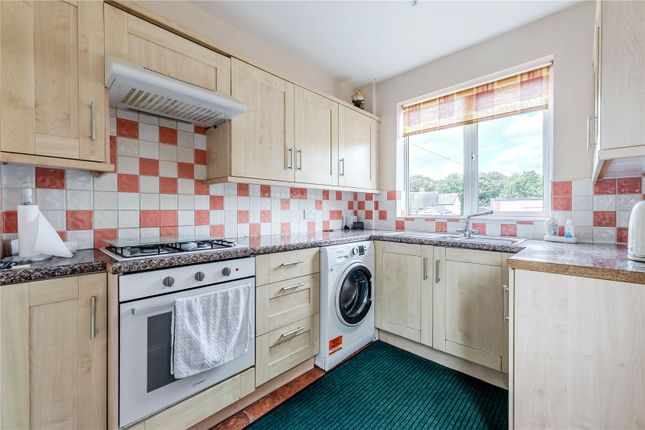 25, West Park Close, Leeds photo 4