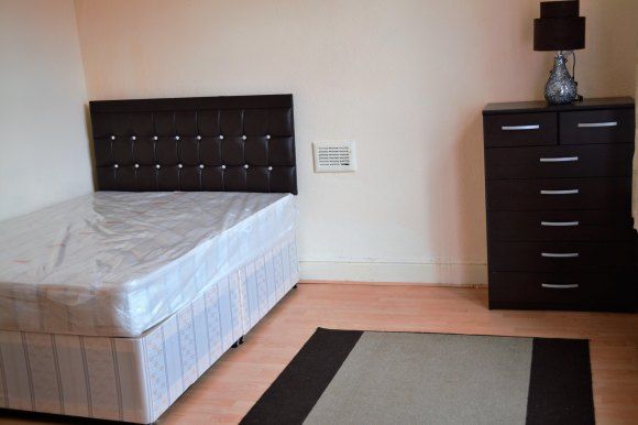 Upstairs Frontroom Pic 2.Jpg