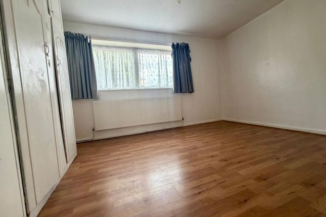 28, Dobbin Close, HARROW photo 3
