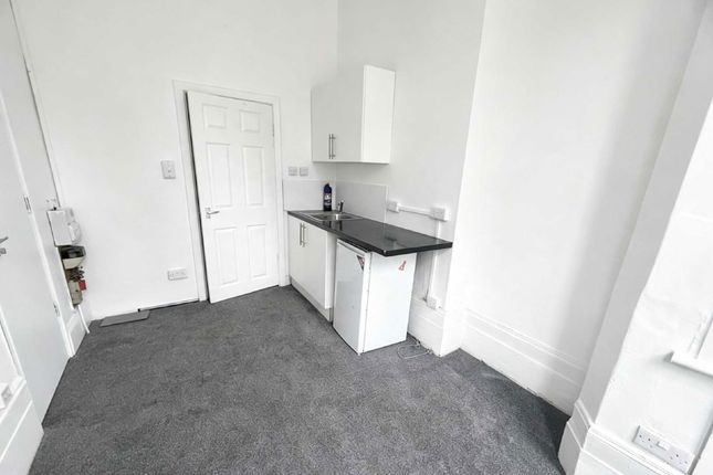 Flat 1, 108, Sunningfields Road, London photo 4