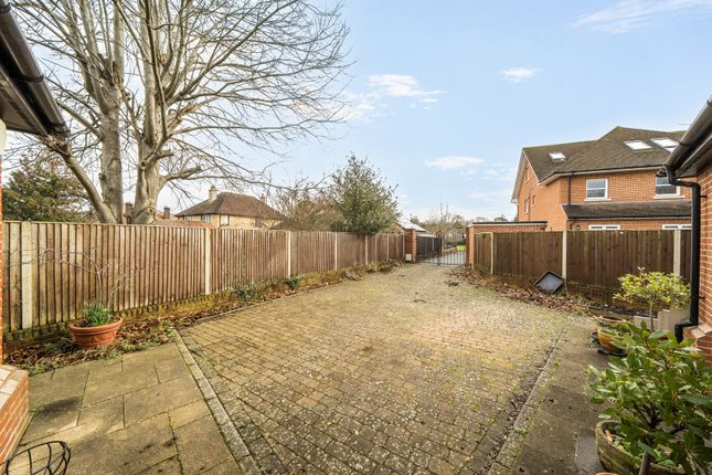 2A,, Woodcote Green, Wallington photo 2