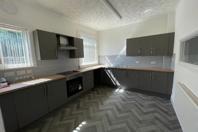 Chestnut Grove, Garden Village, Hull photo 2