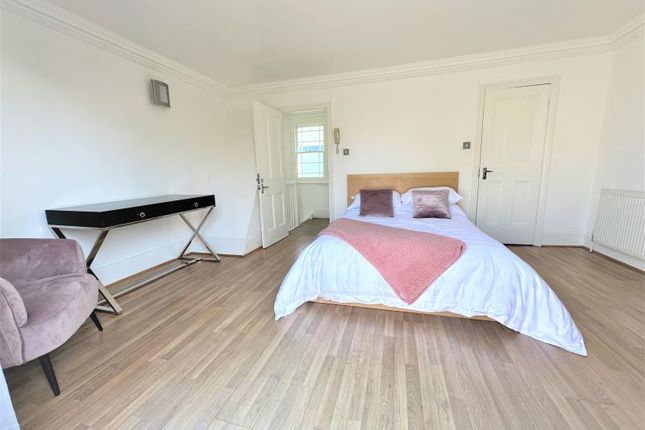 Property to rent in Queens Head St, London