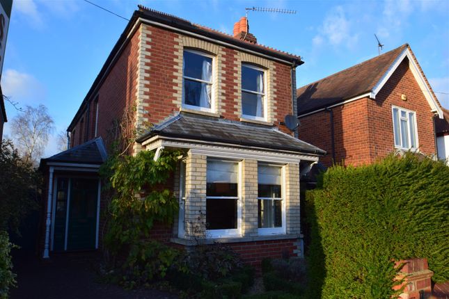 Detached house to rent in Uplands Road, Caversham Heights, Reading