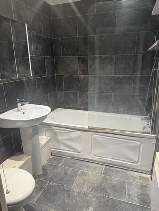 Flat 1, Butterfly Court, London photo 4