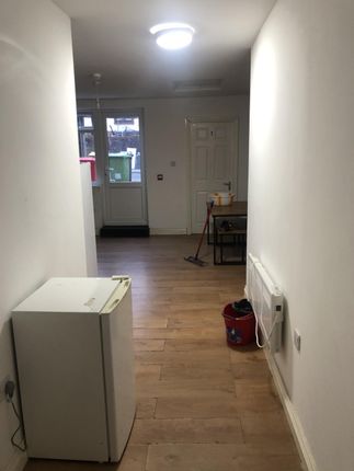 Lovely Large Fully Furnished En-Suite Room In Shared House
