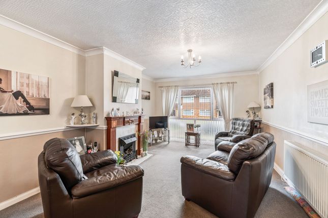 12 Blue Hatch, Frodsham photo 2