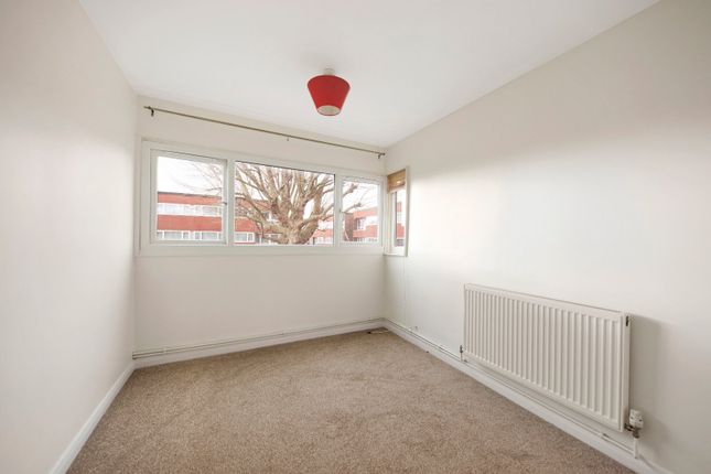 11, Polesden Gardens, London photo 4