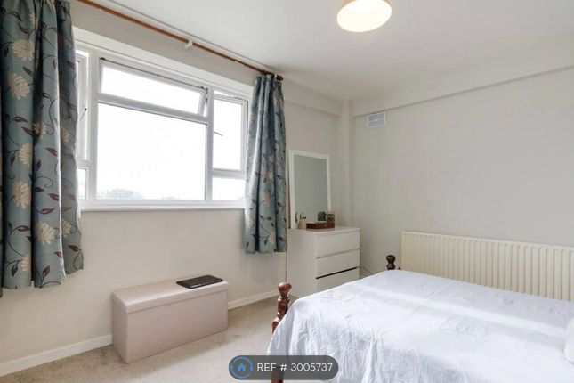 Flat, Cumberland House Kingston Hill, Kingston Upon Thames photo 4
