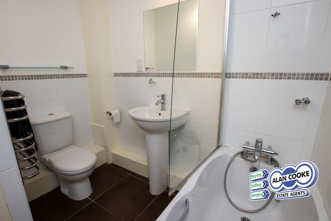 19, Sandringham Court, Leeds photo 4