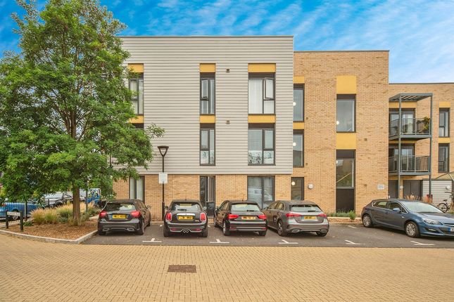 Thumbnail Flat for sale in Allwoods Place, Hitchin