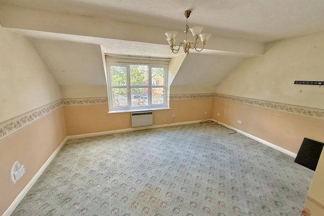 14, Chalet Court, Bordon photo 3