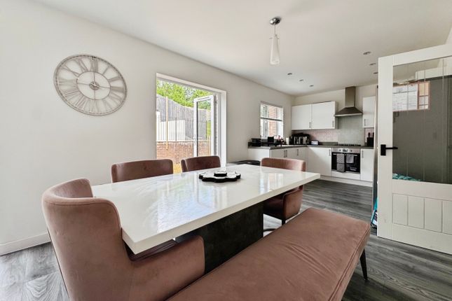 33 Clos Benallt Fawr, Fforest, Swansea photo 3