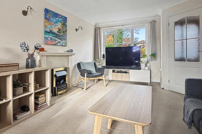 6, Green Croft, Farnham photo 5