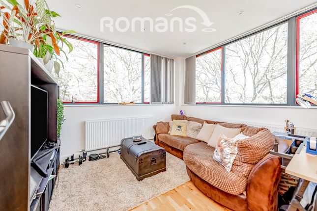 Flat 47, Oak House, Harvest Crescent, Hampshire photo 3