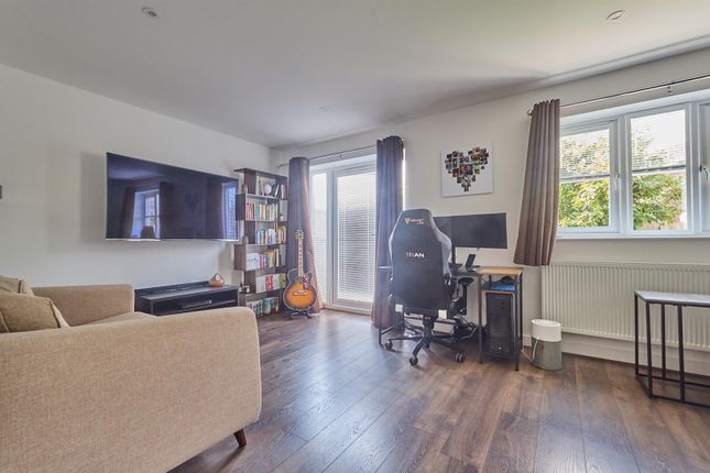 20, Lockley Gardens, Leicester photo 3