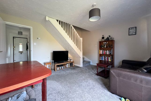 34, Lindale Close, Nottingham photo 3