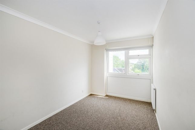 Flat for sale in Chingford Avenue, London
